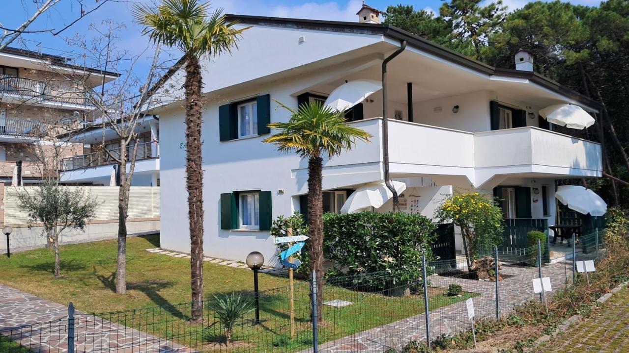 Villa Barbara Fra I Pini Lignano Sabbiadoro Bagian luar foto