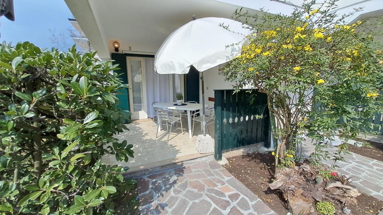 Villa Barbara Fra I Pini Lignano Sabbiadoro Bagian luar foto